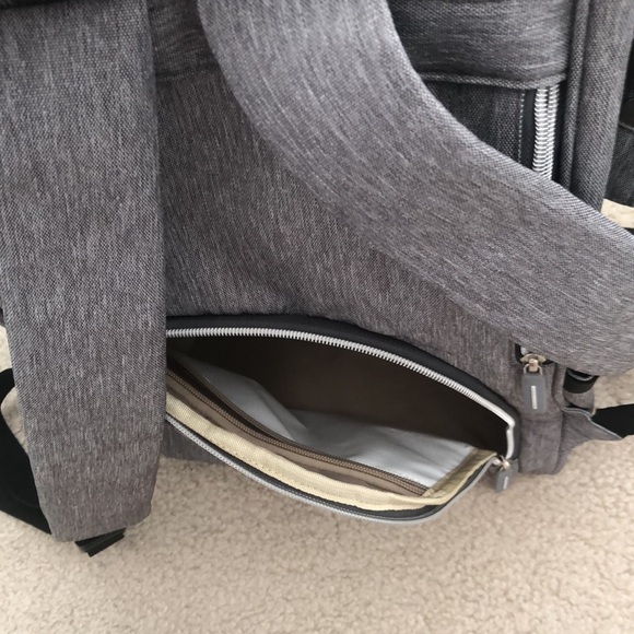 Baby changing gray backpack with multiple pockets - Picture 7 of 13